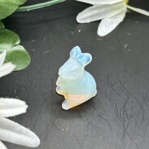 Carved Opal Rabbit 6g